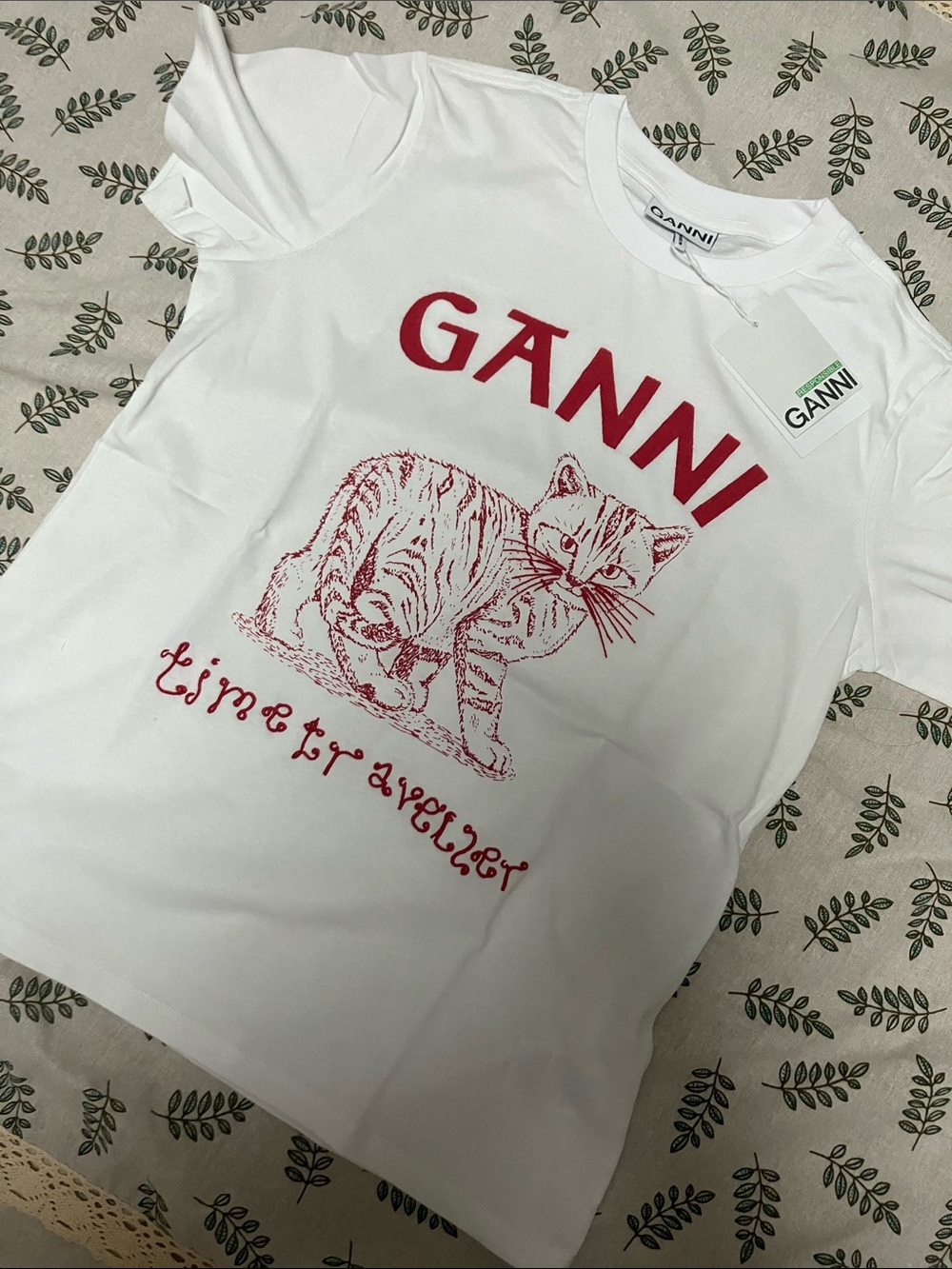 Trendy white cotton crewneck Tee Red sketch kitten Graphic time traveler T-shirt